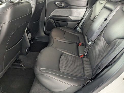 Used 2024 Jeep Compass Latitude image 25