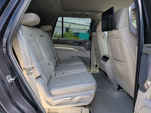 Used 2022 Cadillac Escalade Sport Platinum w/ LPO, ONYX Package AWD/4WD image 27