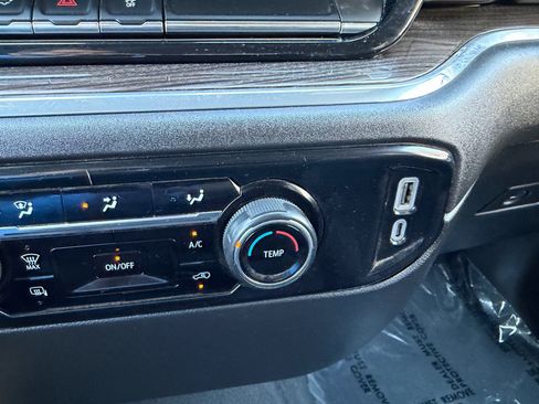 Used 2024 Chevrolet Silverado 2500 LT image 37