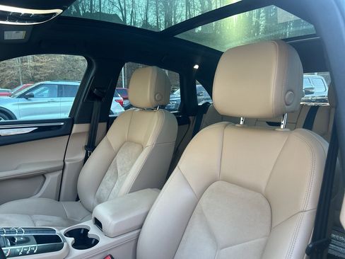 Used 2021 Porsche Macan image 22