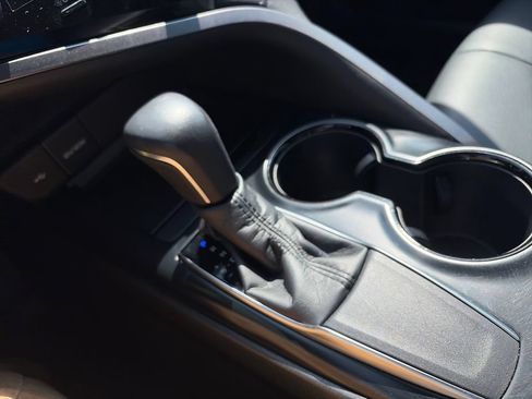 Used 2020 Toyota Camry SE FWD image 25