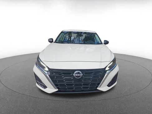 Used 2025 Nissan Altima 2.5 SV image 2