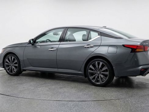 Used 2025 Nissan Altima 2.5 SV FWD image 6