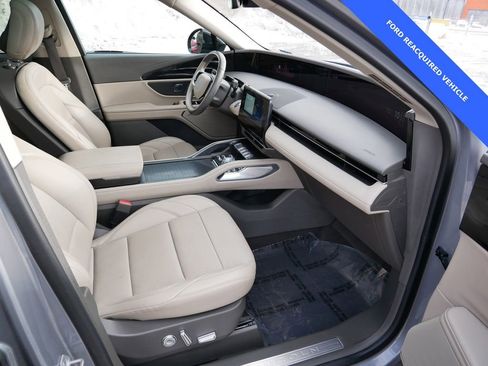 Used 2024 Lincoln Nautilus Premier w/ Equipment Group 102A image 7