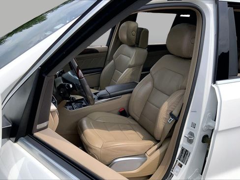 Used 2014 Mercedes-Benz GL 550 4MATIC image 8