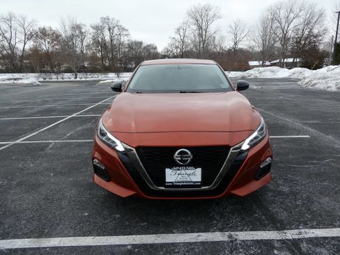 Used 2019 Nissan Altima 2.5 SR w/ SR Premium Package image 2
