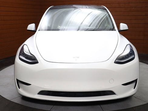 Used 2023 Tesla Model Y Long Range image 2