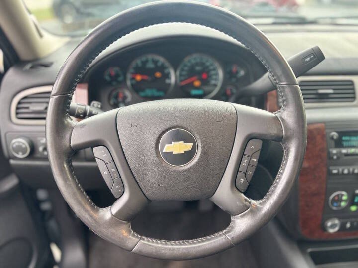 Used 2010 Chevrolet Avalanche LT w/ Regional Value Package AWD/4WD image 13