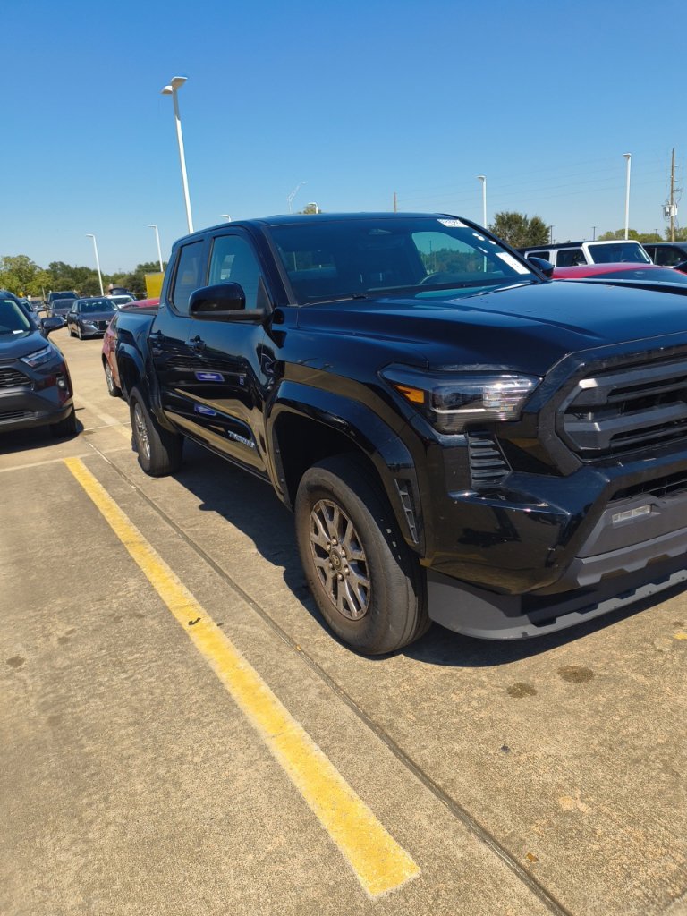 Used 2026 Toyota Tacoma SR5 AWD/4WD image 2