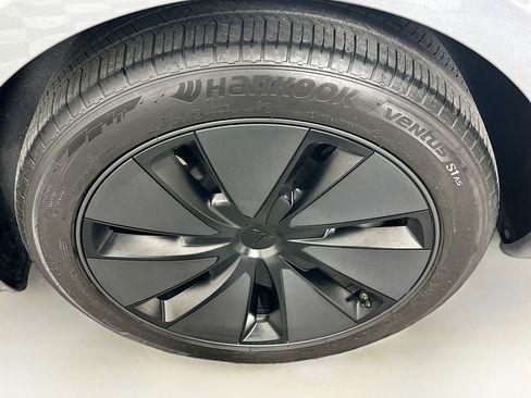 Used 2025 Tesla Model 3 Long Range image 11