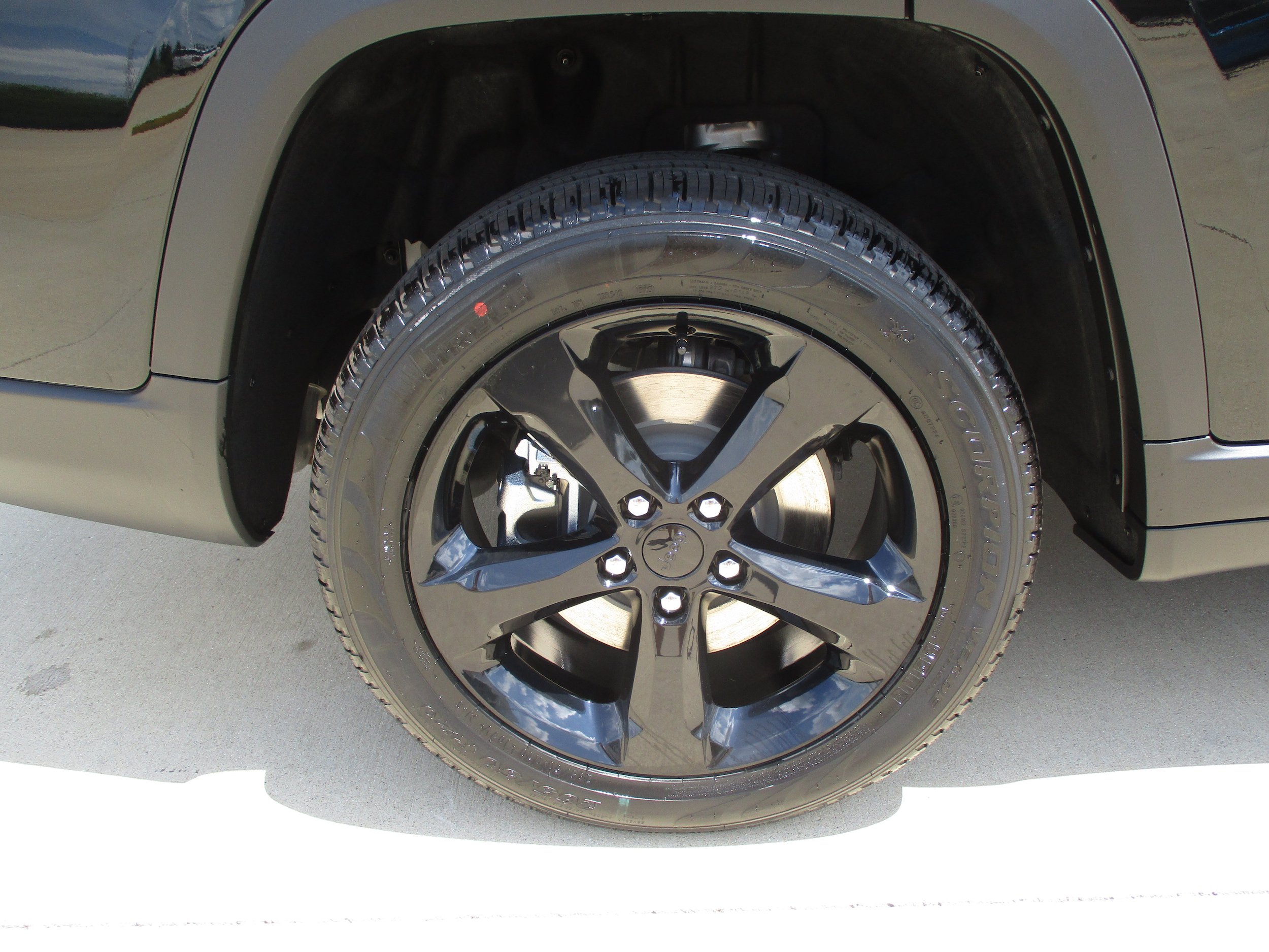Used 2025 Jeep Grand Cherokee L Limited w/ Black Appearance Package AWD/4WD image 13