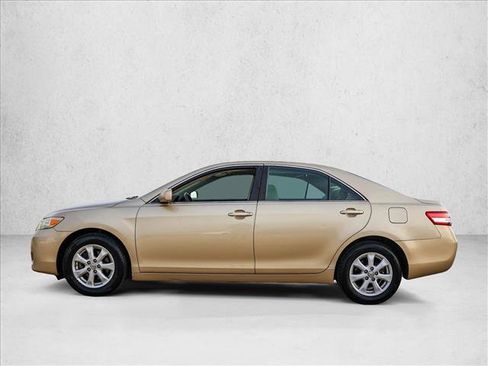Used 2010 Toyota Camry LE image 8