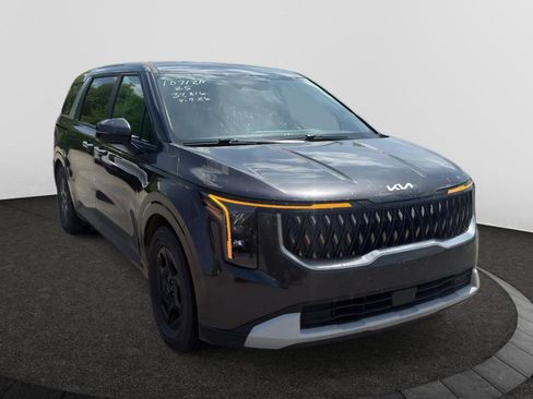 Used 2025 Kia Carnival image 3