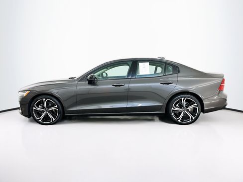 Used 2025 Volvo S60 B5 Core image 4