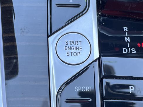 Used 2024 BMW X5 xDrive40i w/ M Sport Package image 11