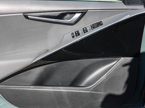 Used 2023 Kia Niro EX Touring image 21