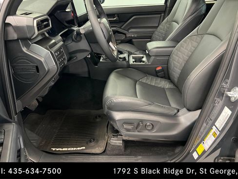 Used 2025 Toyota Tacoma TRD Off-Road w/ TRD Off Road Premium Package AWD/4WD image 17