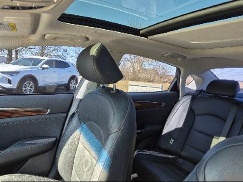 Used 2017 Kia Cadenza Technology image 32