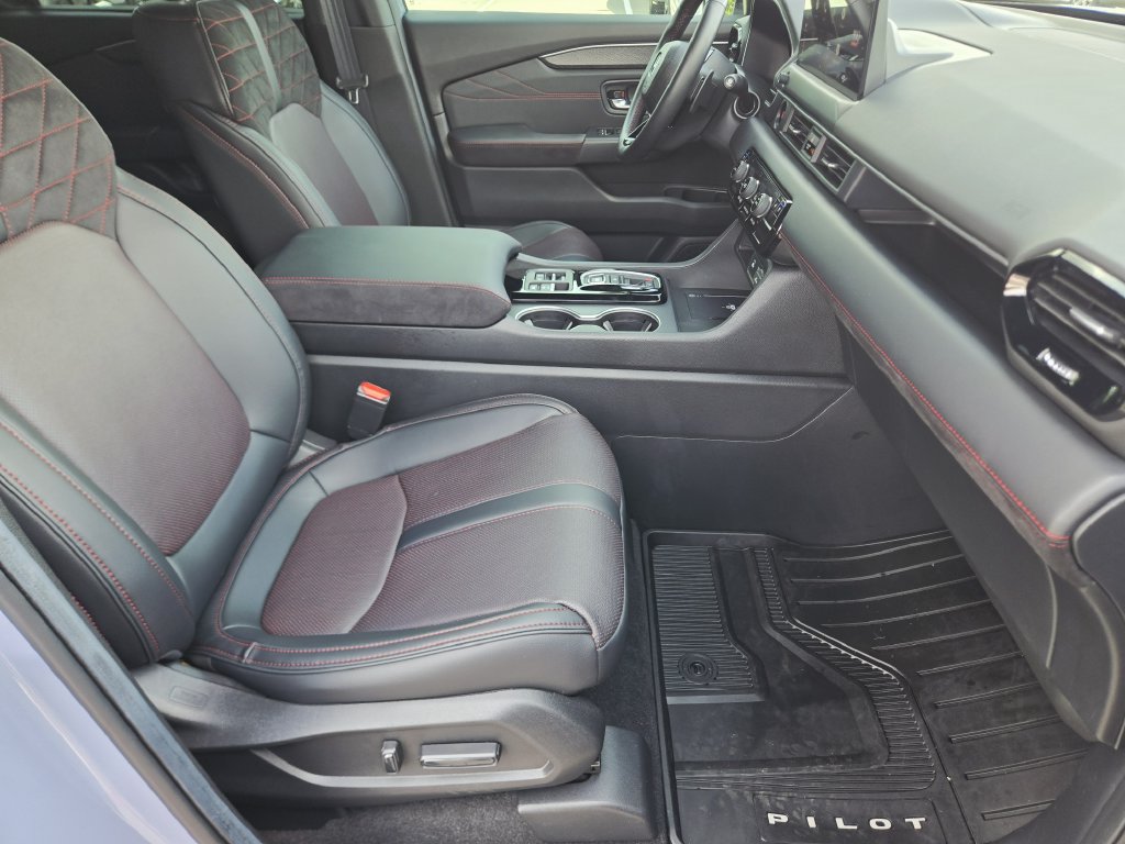 Certified 2026 Honda Pilot Black Edition image 15