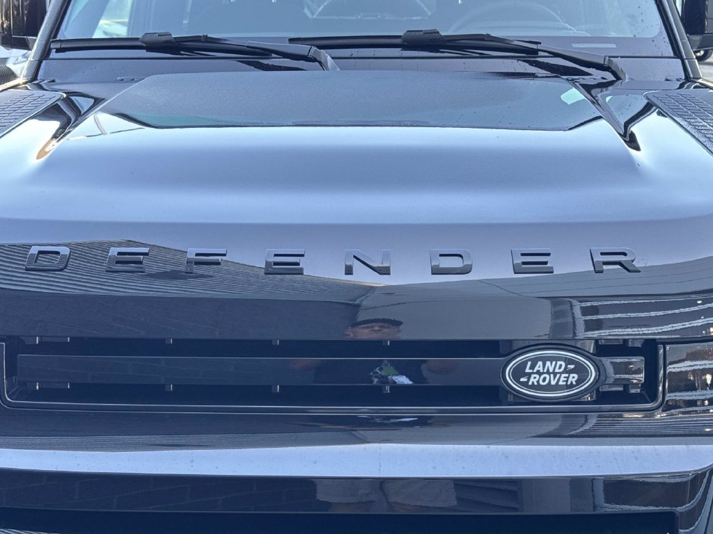 New 2026 Land Rover Defender 110 X-Dynamic SE AWD/4WD image 9