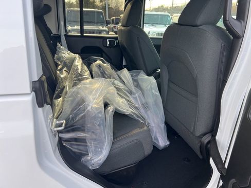 New 2026 Jeep Gladiator Sport image 13