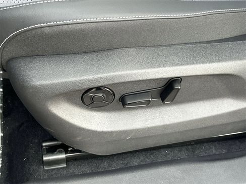 New 2026 Volkswagen Tiguan SE R-Line image 16