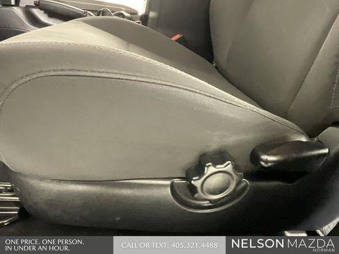 Used 2018 Toyota Tacoma TRD Off-Road image 25