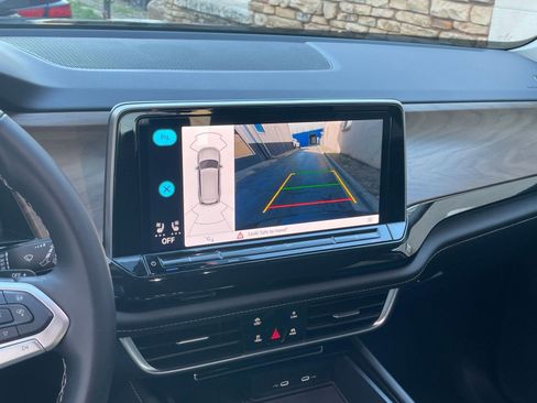 Used 2025 Volkswagen Atlas SE image 17