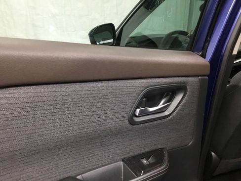 Used 2023 Nissan Rogue SV image 13