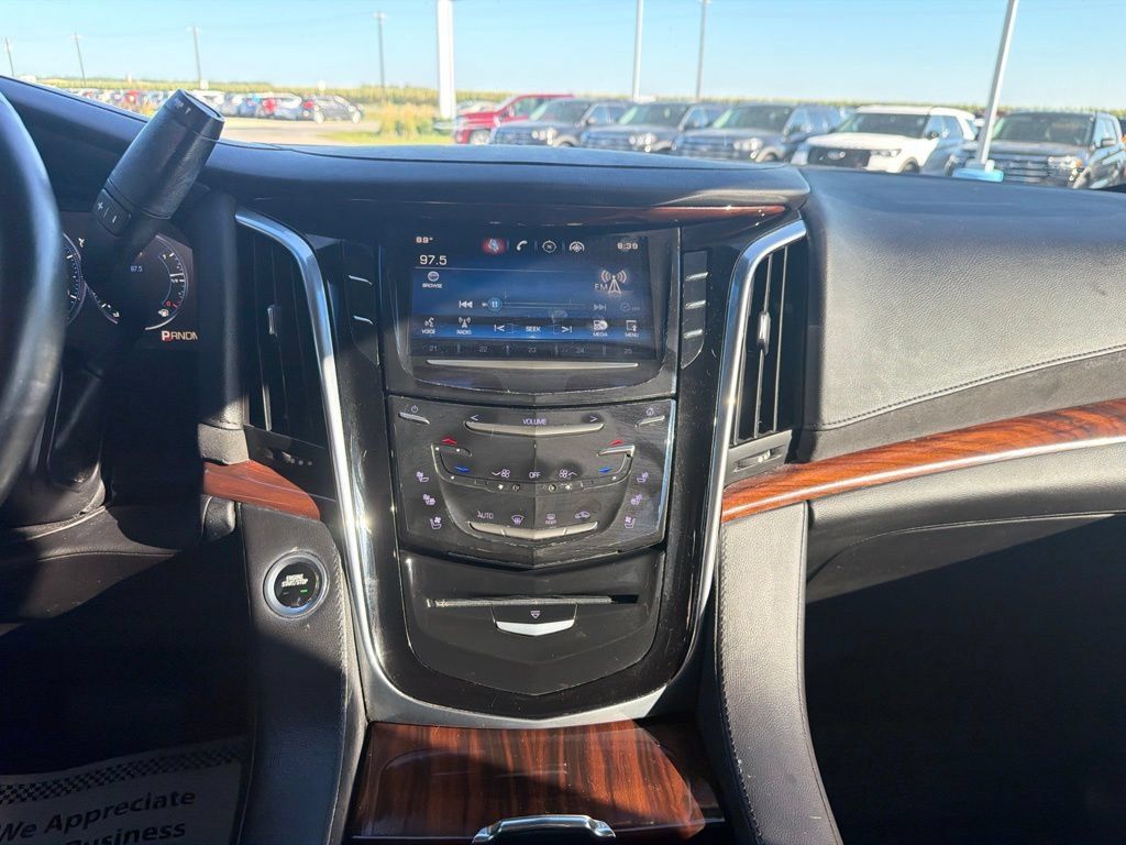 Used 2015 Cadillac Escalade Luxury RWD image 15
