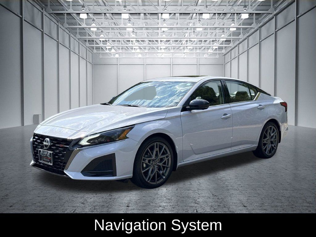 Certified 2024 Nissan Altima 2.0 SR FWD image 3
