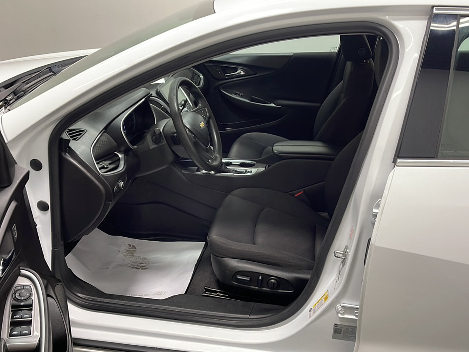 Used 2023 Chevrolet Malibu LT FWD image 8
