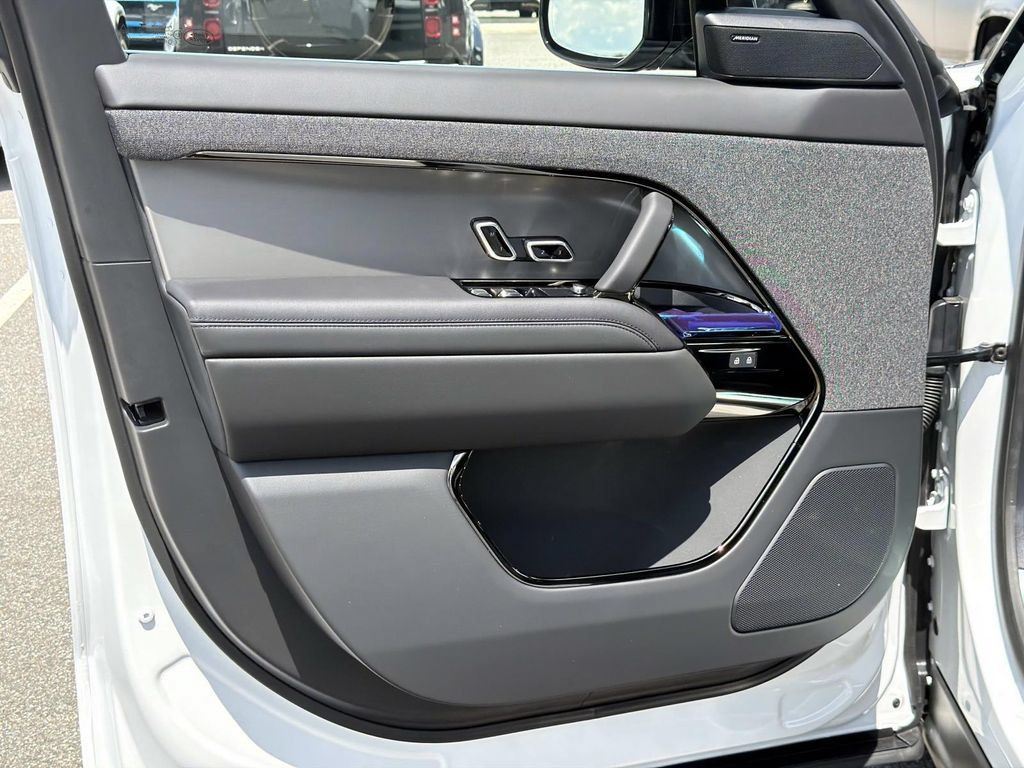 New 2026 Land Rover Range Rover Sport SE AWD/4WD image 15