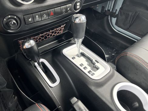 Used 2012 Jeep Wrangler Unlimited Sahara AWD/4WD image 36