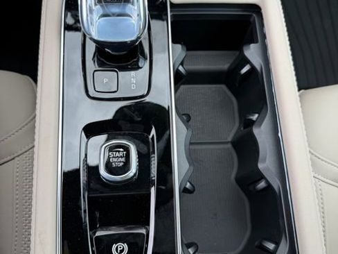 New 2026 Volvo XC90 B6 Plus w/ Protection Package Premier image 18
