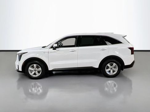 Certified 2024 Kia Sorento LX FWD image 4