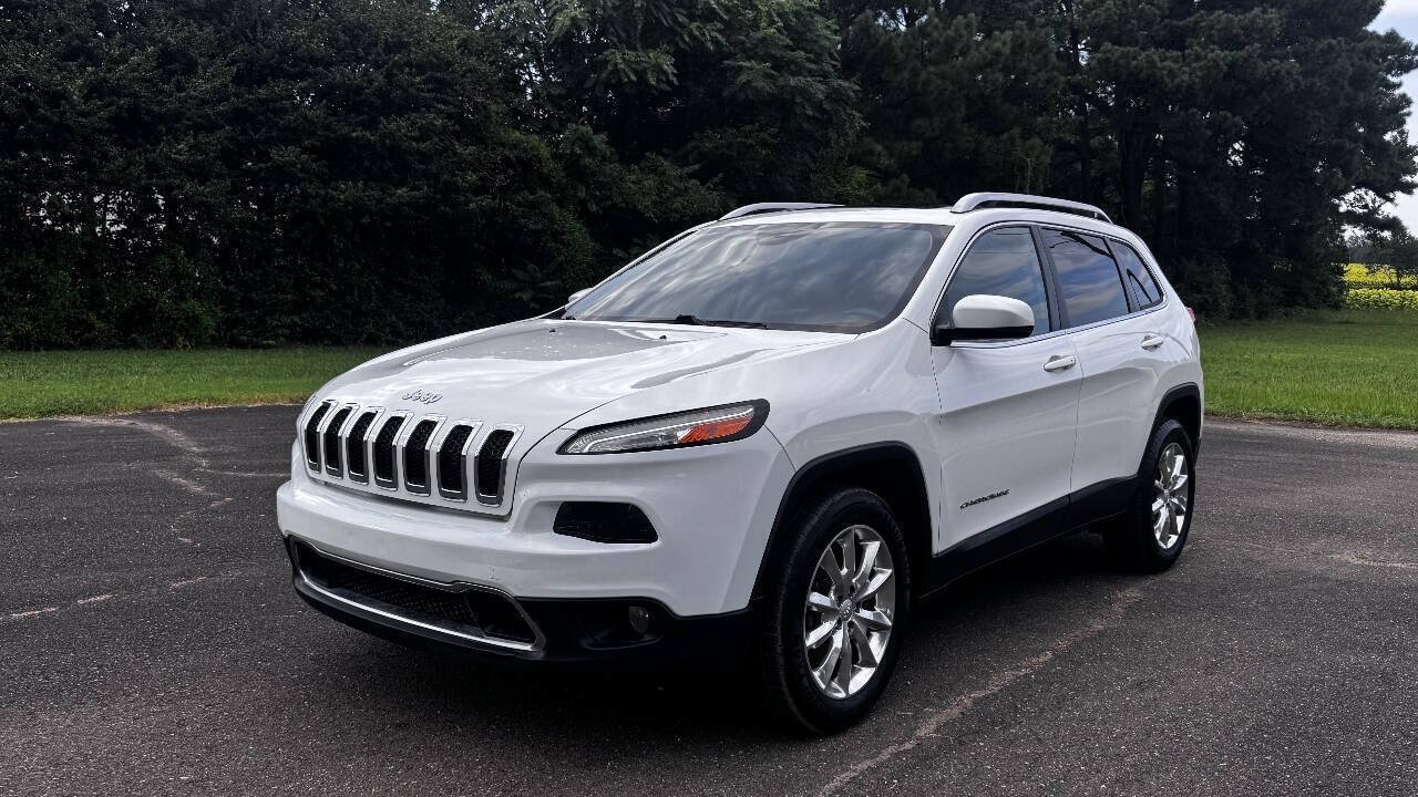 Used 2017 Jeep Cherokee Limited AWD/4WD image 4