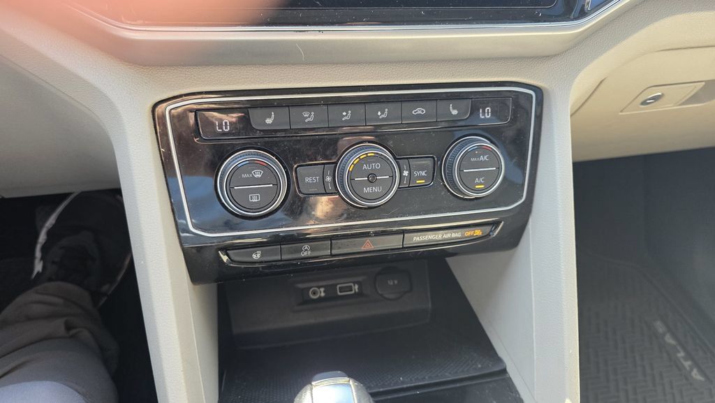 Used 2019 Volkswagen Atlas SEL FWD image 25