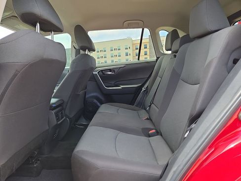 Used 2022 Toyota RAV4 XLE image 15