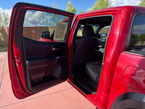 Used 2016 Toyota Tacoma TRD Off-Road AWD/4WD image 17