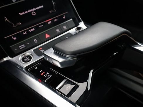 Used 2022 Audi e-tron Premium image 21