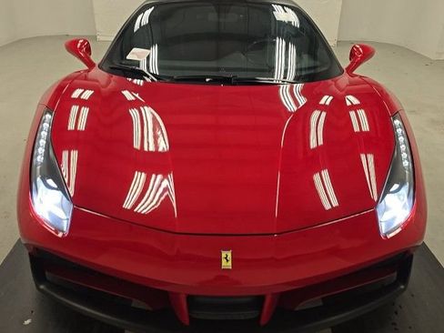 Used 2017 Ferrari 488 GTB RWD image 7