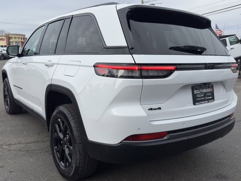 New 2026 Jeep Grand Cherokee Altitude image 5