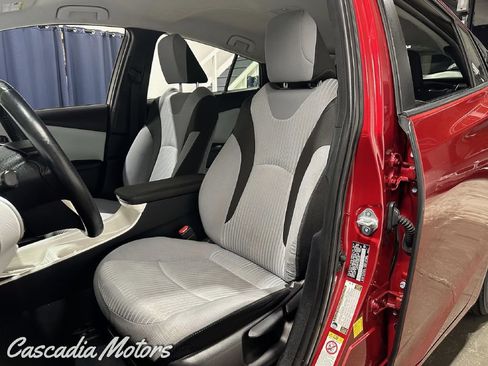Used 2018 Toyota Prius Three FWD image 8