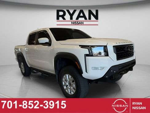 Certified 2022 Nissan Frontier SV AWD/4WD image 1