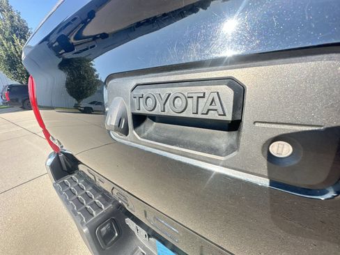 Used 2020 Toyota Tacoma SR5 AWD/4WD image 31