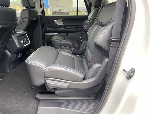 New 2025 Ford Expedition Max Platinum w/ Driver's Package image 8