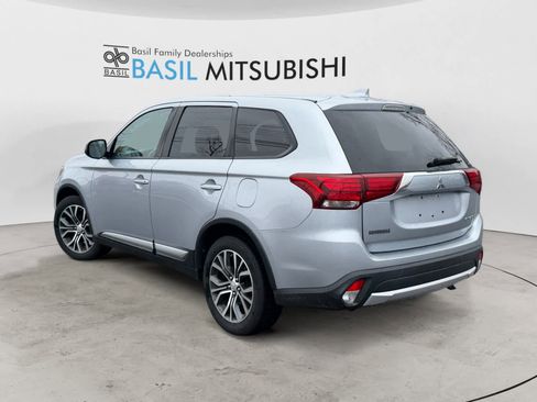 Used 2017 Mitsubishi Outlander ES image 3