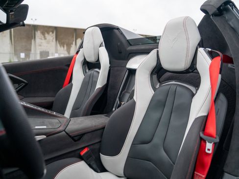 Used 2023 Chevrolet Corvette Stingray Premium Conv w/ Z51 Performance Package image 5