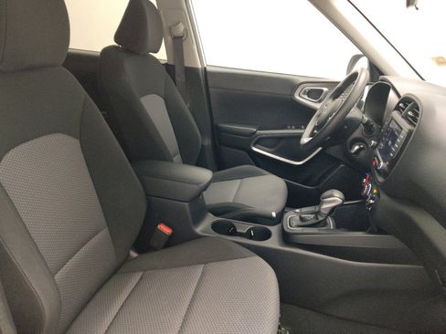 Used 2023 Kia Soul LX w/ LX Technology Package image 21